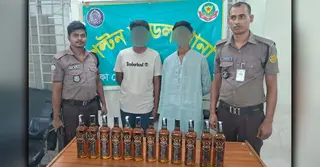 পল্টনে ১২ বোতল বিদেশি মদসহ গ্রেপ্তার ২